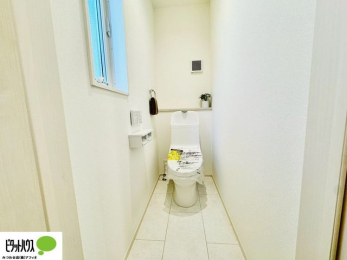 �g�C���@�{�H��ʐ^�F1�E2�K�E�H�V�����b�g�g�C�������B