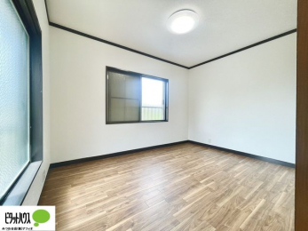 ���[�@2�ʍ̌��Ŗ��邭�A���ʂ��̗ǂ��������ł��B
