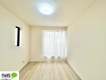 ���[�@�傫�ȑ����疾�邢�z�˂�������܂��B