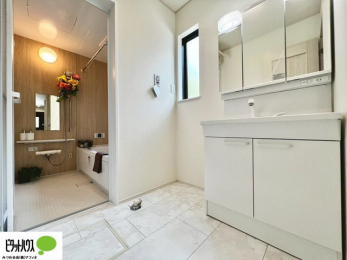 ���ʑ�E���ʏ��@�{�H��ʐ^�@�O�ʋ��̗���A�V���N���ȂǑ������[��������A�L�X�Ƃ������ʉ��ϑ�ł��B