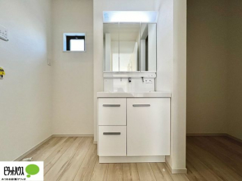 ���ʑ�E���ʏ��@�{�H��ʐ^�@�g���₷���V���v���Ȑ��ʉ��ϑ�B�����̎x�x�͂�������n�܂�܂��B