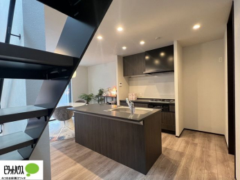 ���̑��@�Ƒ��Ƃ��b���Ȃ���y���������ł���J�E���^�[�L�b�`��