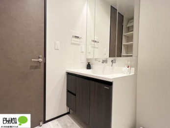 ���ʑ�E���ʏ��@�O�ʋ��̗���A�V���N���ȂǑ������[��������A�L�X�Ƃ������ʉ��ϑ�ł��B