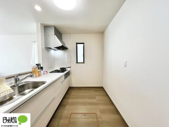 �L�b�`���@�V�z�Ȃ�ł͂̃s�J�s�J�̃L�b�`���͖����̂��������y�������Ă���܂��ˁB