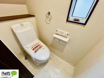 �g�C���@�{�H��ʐ^�@1�E2�K�E�H�V�����b�g�g�C�������B