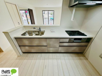 ���r���O�@���R�����������ޒg���ȃ��r���O�B��������ɂ͓Ǐ��₨���Q�ł����Ȃ���̂�т�Ɖ߂����ЂƎ����B