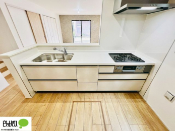 ���r���O�@�L�X�k�c�j�I����̑傫�ȃ\�t�@��u���Ă������f��ӏ܂��ǂ��ł��ˁB