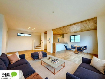 ���r���O�@�����ۂ̎����ʐ^��CG�ŉƋ��z�u�����C���[�W�ł���A���ۂƂ͑����قȂ�܂��B