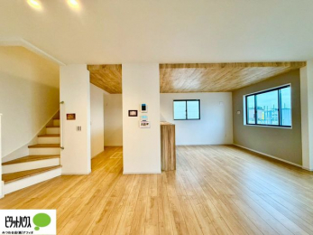 ���r���O�@���R�ƉƑ��̊炪���킹����l�C�̃��r���O�C���K�i�B