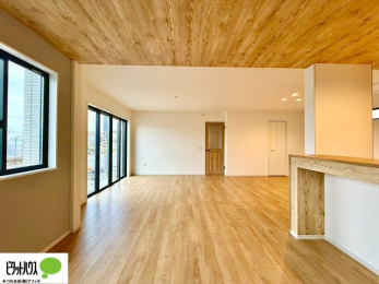 ���r���O�@�傫�ȑ�����ۓI�ȃ��r���O�́A�������邢��C�ɂ��Ă���܂��ˁB