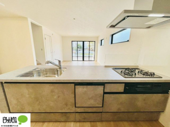 �L�b�`���@�{�H��ʐ^�@�V�z�Ȃ�ł͂̃s�J�s�J�̃L�b�`���͖����̂��������y�������Ă���܂��ˁB