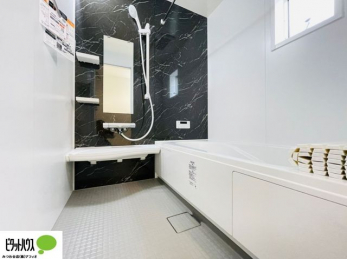 �����@�{�H��ʐ^�@�����̔�������Ă���闁���͍L�X�������B�x���͂��q�l�ƈꏏ�ɗV�тȂ������܂��ˁB