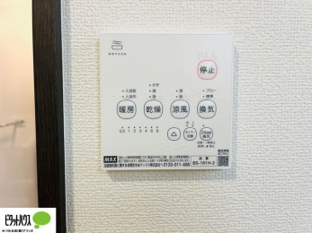 ���ʑ�E���ʏ��@�{�H��ʐ^�F�V�����[�t���O�ʋ����ʑ�B�㕔�ɂ����[�X�y�[�X������A�������X�b�L���Еt���܂�