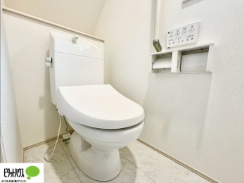 �g�C���@�{�H��ʐ^�F1�E2�K�E�H�V�����b�g�g�C�������B