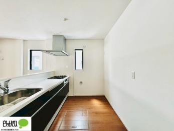 �L�b�`���@�{�H��ʐ^�@�V�z�Ȃ�ł͂̃s�J�s�J�̃L�b�`���͖����̂��������y�������Ă���܂��ˁB