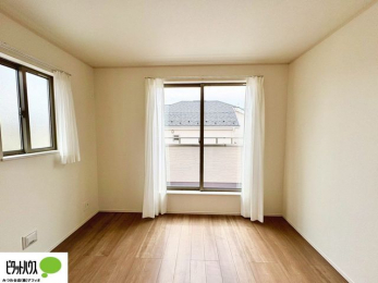 ���̑����ρ@2�ʍ̌��Ŗ��邭�A���ʂ��̗ǂ��������ł��B