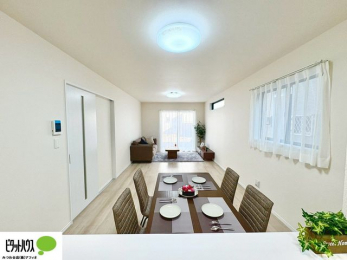 ���r���O�@LDK19.2���A�Ƌ�̔z�u���l���₷�������`�^�ł��B�߂����₷���Ƒ��݂�Ȃ̌e���̏�ɁB