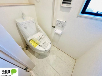 �g�C���@�{�H��ʐ^�@1�E2�K�E�H�V�����b�g�g�C�������B