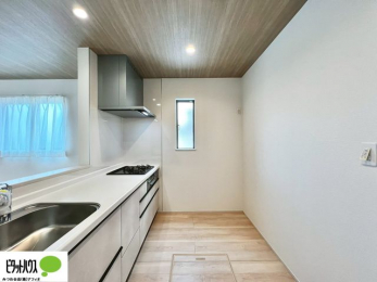 �L�b�`���@�{�H��ʐ^�@�V�z�Ȃ�ł͂̃s�J�s�J�̃L�b�`���͖����̂��������y�������Ă���܂��ˁB