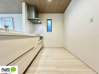 �L�b�`���@�{�H��ʐ^�@�V�z�Ȃ�ł͂̃s�J�s�J�̃L�b�`���͖����̂��������y�������Ă���܂��ˁB