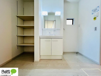 ���ʑ�E���ʏ��@�{�H��ʐ^�@�O�ʋ��̗���A�V���N���ȂǑ������[��������A�L�X�Ƃ������ʉ��ϑ�ł��B