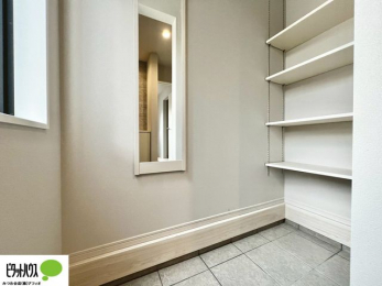 �@�A�E�g�h�A�p�i��x�r�[�J�[�A�K�[�f�j���O�̓���Ȃǂ����[���Ă����̂ɂ��֗��ȃV���[�Y�C���N���[�[�b�g�B