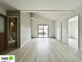 ���r���O�@���R�����������ޒg���ȃ��r���O�B��������ɂ͓Ǐ��₨���Q�ł����Ȃ���̂�т�Ɖ߂����ЂƎ����B