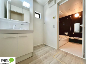 ���ʑ�E���ʏ��@�{�H��ʐ^�@�O�ʋ��̗���A�V���N���ȂǑ������[��������A�L�X�Ƃ������ʉ��ϑ�ł��B