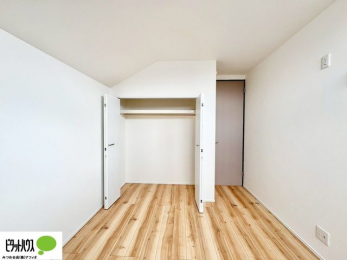 ���[�@���ꂼ��̂������Ɏ��[�X�y�[�X������̂Ńv���C�x�[�g�ȉו����g�߂ɒu�����Ƃ��ł��܂��B