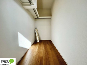 ���[�@�E�H�[�N�C���N���[�[�b�g�͂��m�������[����̂͂������A���s�o�b�N�Ȃǂ̑傫�ȉו������[���Ă����̂ɂ��֗��ł��B