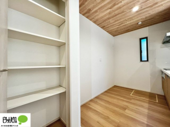 ���̑��@�H�i�̃X�g�b�N�Ȃǂ̎��[�ɕ֗��ȃp���g���[�B