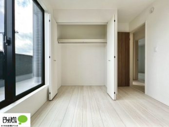 �q�������@�傫�Ȏ��[�͂��m����ׂ����G�݂������Ղ肵�܂��܂��B