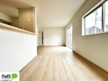 ���r���O�@�L�X�k�c�j�I����̑傫�ȃ\�t�@��u���Ă������f��ӏ܂��ǂ��ł��ˁB