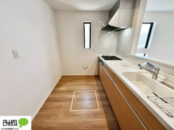 �L�b�`���@�{�H��ʐ^�@�V�z�Ȃ�ł͂̃s�J�s�J�̃L�b�`���͖����̂��������y�������Ă���܂��ˁB