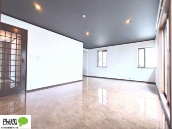 ���r���O�@�C���e���A�̉f����L�X�Ƃ������r���O