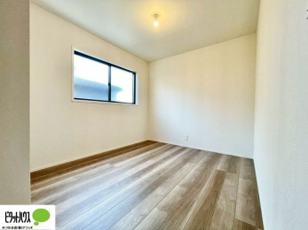 �q�������@�w�т̎��Ԃ��V�Ԏ��Ԃ���؂ɂł���q�ǂ������B�Ƌ�̔z�u�����₷���V���v���Ȑ݌v�ŁA�������K�Ɏg���܂��B