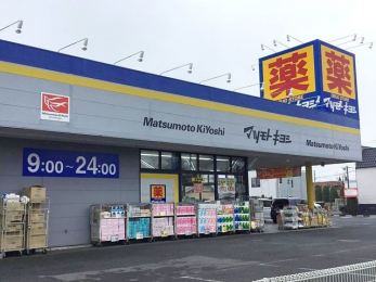 �L�b�`���@�l�C�̃J�E���^�[�L�b�`������́A���r���O�ɂ��邲�Ƒ��̗l�q���f���܂�