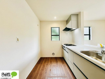 ���r���O�@�L�X�k�c�j�I����̑傫�ȃ\�t�@��u���Ă������f��ӏ܂��ǂ��ł��ˁB