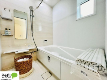 ���r���O�@���R�����������ޒg���ȃ��r���O�B��������ɂ͓Ǐ��₨���Q�ł����Ȃ���̂�т�Ɖ߂����ЂƎ����B