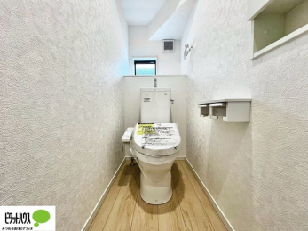 �g�C���@1�E2�K�E�H�V�����b�g�g�C�������B