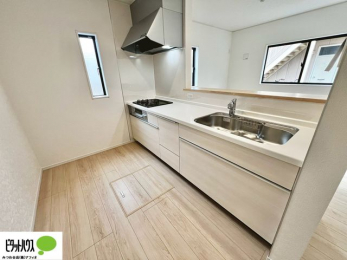 �L�b�`���@�Ƒ��Ƃ��b���Ȃ���y���������ł���J�E���^�[�L�b�`���B