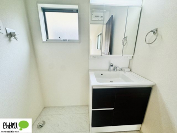 ���ʑ�E���ʏ��@�{�H��ʐ^�@�O�ʋ��̗���A�V���N���ȂǑ������[��������A�L�X�Ƃ������ʉ��ϑ�ł��B