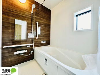 �����@�{�H��ʐ^�@�����������F���̗����ŁA1���̔��������������Ă��������B