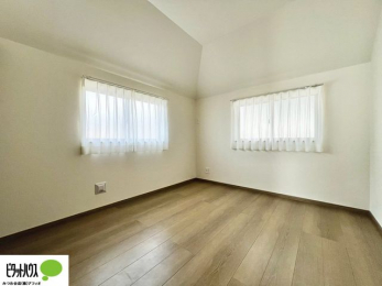 �o���R�j�[�@�w�т̎��Ԃ��V�Ԏ��Ԃ���؂ɂł���q�ǂ������B�Ƌ�̔z�u�����₷���V���v���Ȑ݌v�ŁA�������K�Ɏg���܂��B