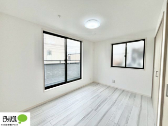 ���[�@�傫�ȑ����疾�邢�z�˂�������܂��B