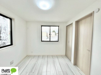 ���[�@2�ʍ̌��Ŗ��邭�A���ʂ��̗ǂ��������ł��B