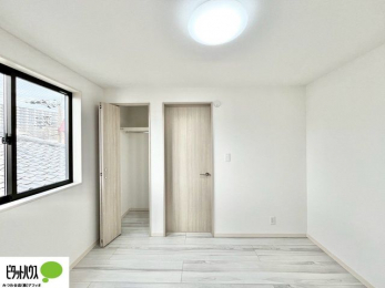 �o���R�j�[�@���ꂼ��̂������Ɏ��[�X�y�[�X������̂Ńv���C�x�[�g�ȉו����g�߂ɒu�����Ƃ��ł��܂��B