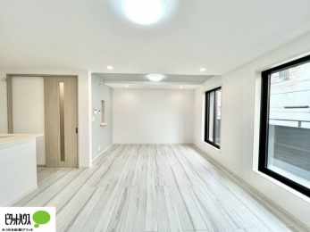 ���r���O�@2�K���r���O�̉ƁI������菭�������ڐ��̌i�F�������̂ЂƂƂ���^���Ă���܂��B