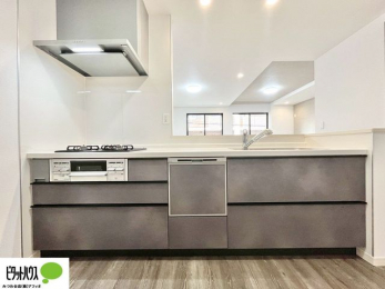 �L�b�`���@�V�z�Ȃ�ł͂̃s�J�s�J�̃L�b�`���͖����̂��������y�������Ă���܂��ˁB