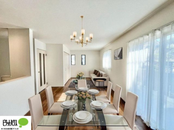 ���r���O�@�����ۂ̎����ʐ^��CG�ŉƋ��z�u�����C���[�W�ł���A���ۂƂ͑����قȂ�܂��B